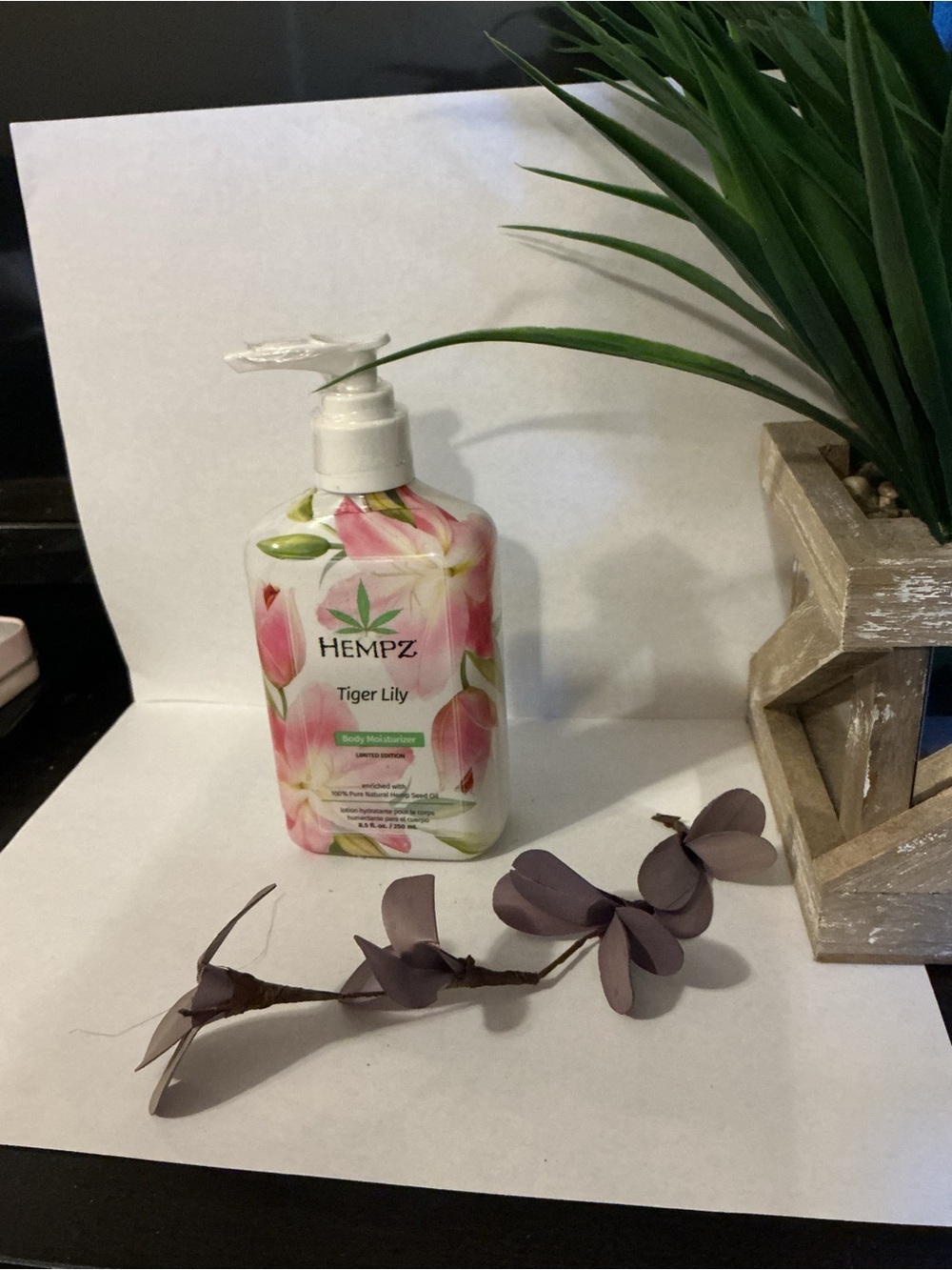 Hempz Tiger Lily Hydrating Body Moisturizer - Pink & Green